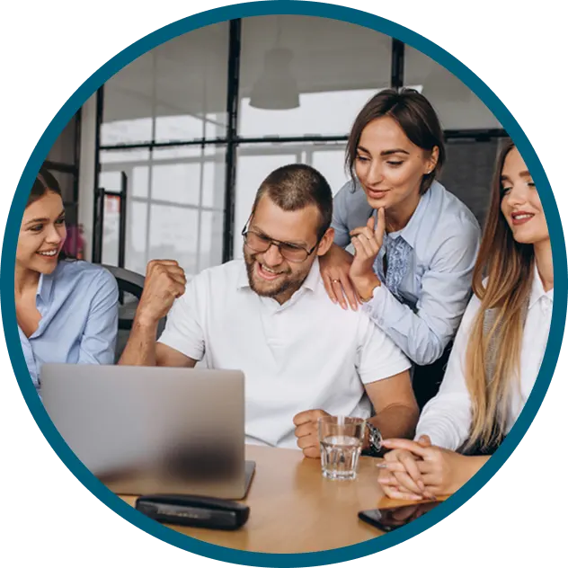 Céges csapat egységes megjelenésről egyeztet póló rendelés előtt